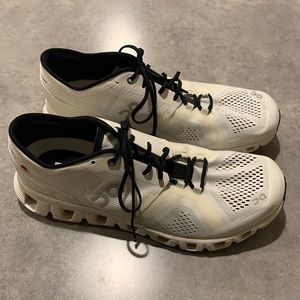 Men’s on cloud running shoe size 10